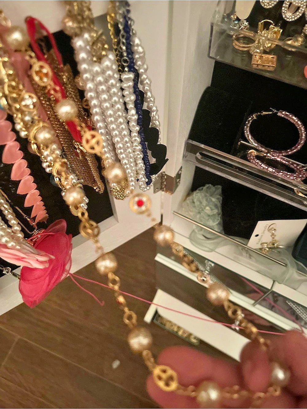 Pearl & Pendant Necklace in Gold & Pink Like New